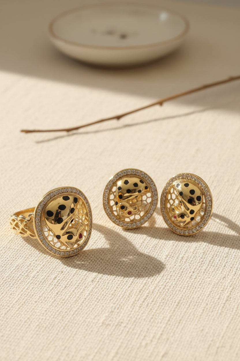 Juego de Anillo y Aretes Pantera Real en Oro 10K con Zirconias